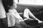 between us, Dona rentre de l'école en taxi à Saigon, au Vietnam en 2016 © Photo Deborah Metsch
